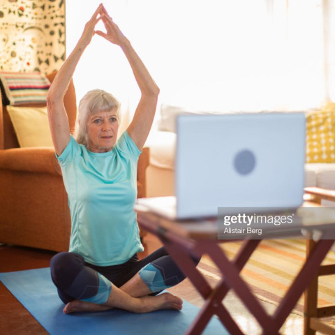 A jóga fiatalabbá tesz